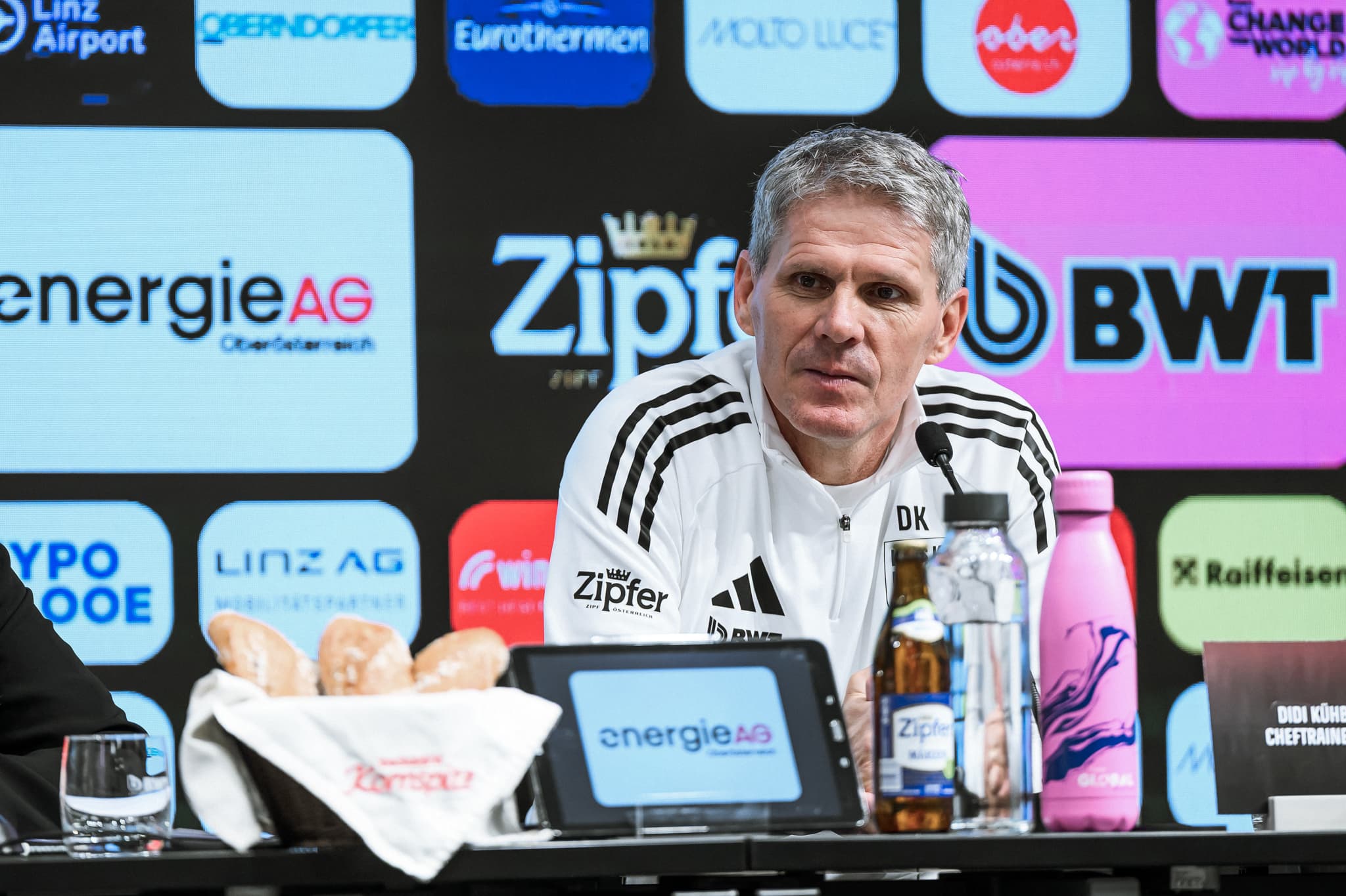 Pressekonferenz am Linz Airport vor ASK - RBS