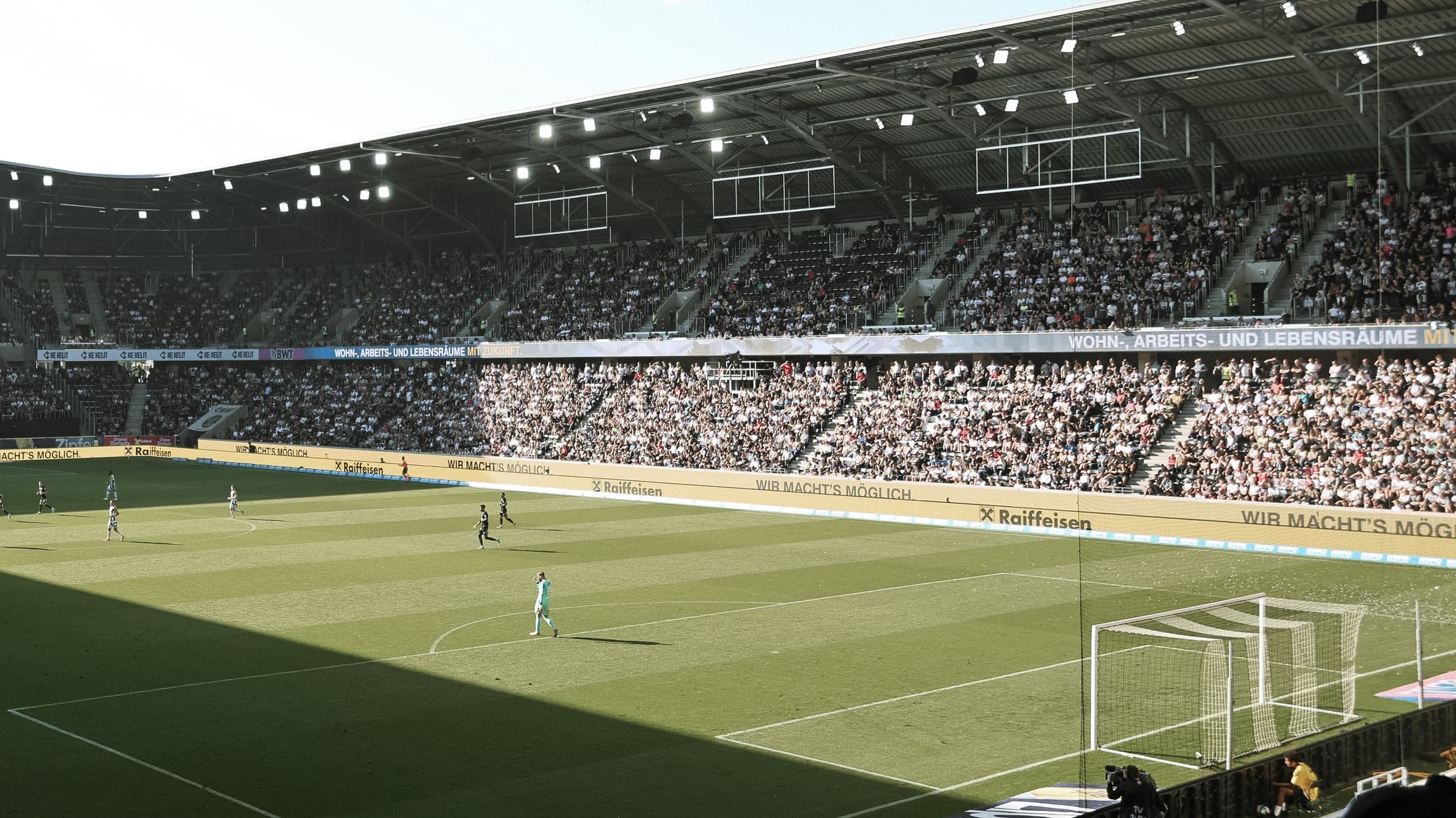 Schwarz Weiß Tribüne